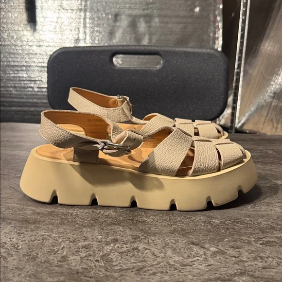 Pilcro Cream Platform Sandals. New size 39 no box - Picture 1 of 8
